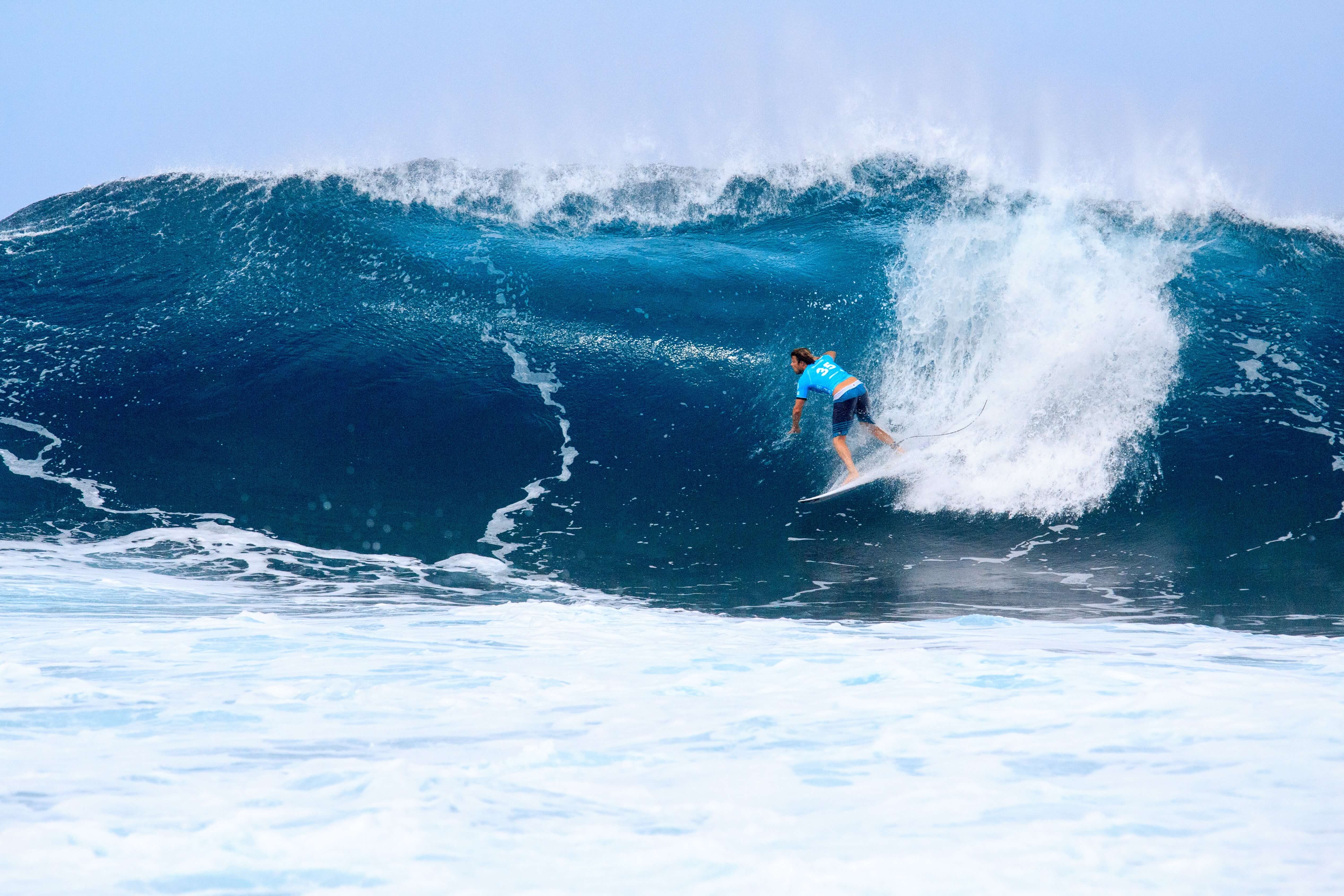 Read more about the article Exploring The Legendary Surf Spots of Oahu – A Local Guide